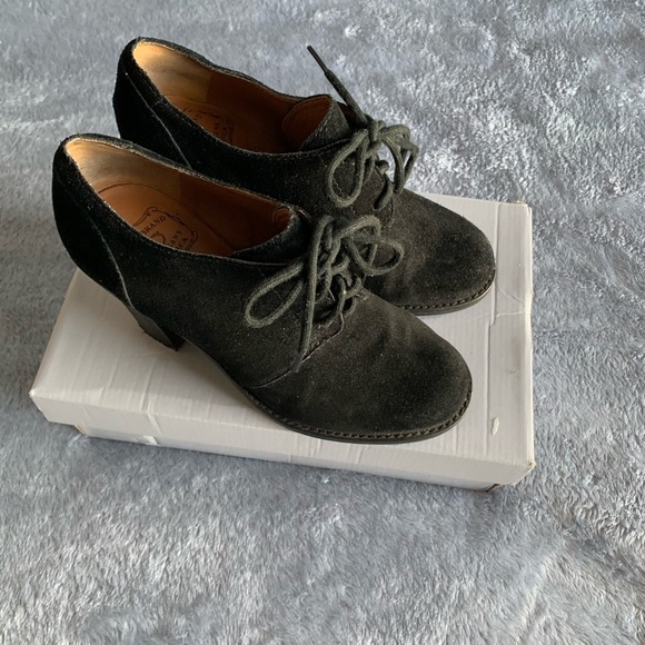 ⭐️Lucky Brand Heeled Oxford Suede Booties in Black⭐️ - Picture 2 of 4